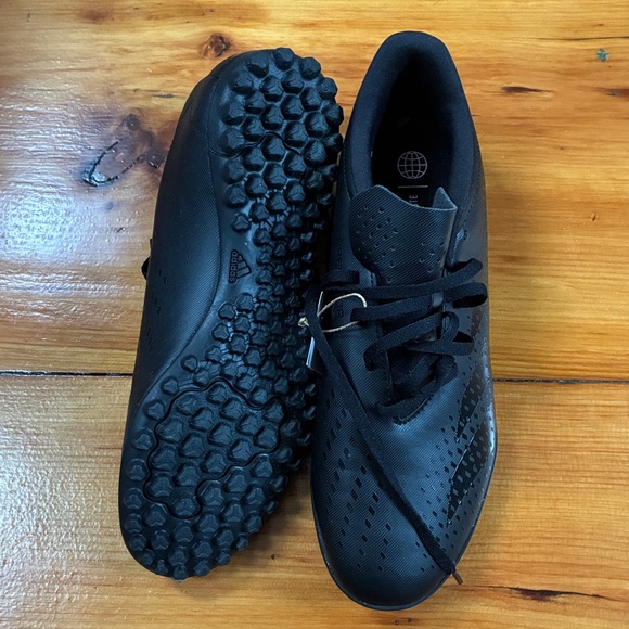 NWT Adidas Predator Accuracy 4 soccer cleats men’s 9.5 / women’s 10.5 - Picture 6 of 12